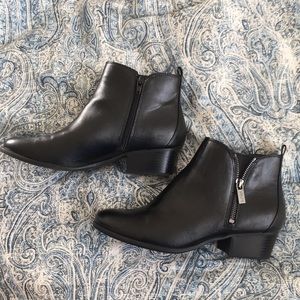 SALE‼️Black ankle booties!‼️
